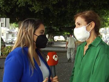 Los vecinos de La Palma que han perdido sus casas o sus negocios siguen esperando las ayudas que les permitan recuperar su vida.