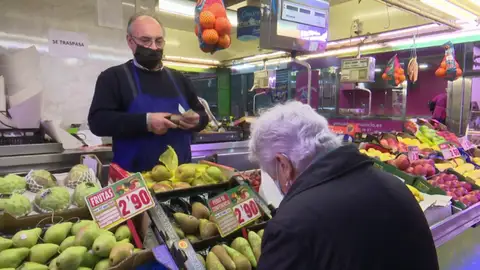 Llenar la cesta de la compra es un 5% más caro que hace un mes Llenar la cesta de la compra es un 5% más caro que hace un mes