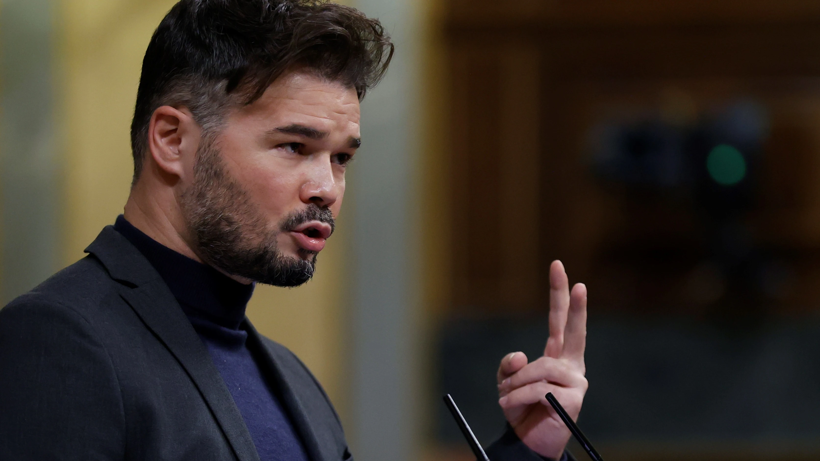 Gabriel Rufi&aacute;n critica la "soberbia" del Gobierno y les advierte de que todav&iacute;a "depende de los mismos"