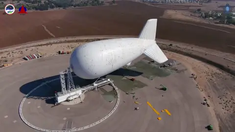 Israel despliega un globo gigante para protegerse de ataques aéreos Israel despliega un globo gigante para protegerse de ataques aéreos