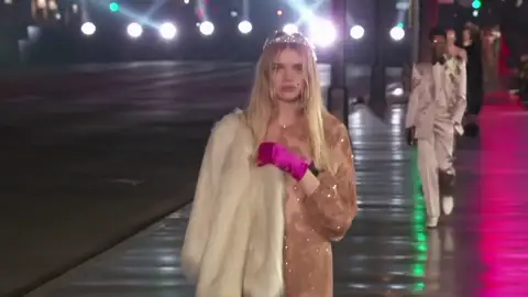 Gucci cierra el paseo de la fama de Los Ángeles para su desfile de moda Gucci cierra el paseo de la fama de Los Ángeles para su desfile de moda