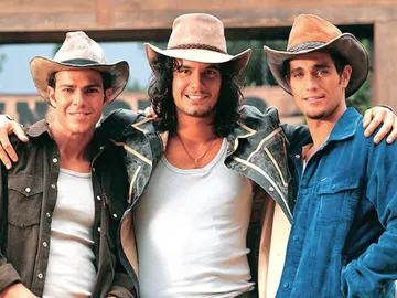 Juan Alfonso Baptista, Mario Cimarro y Michel Brown como Óscar, Juan y Franco Reyes en 'Pasión de Gavilanes' Juan Alfonso Baptista, Mario Cimarro y Michel Brown como Óscar, Juan y Franco Reyes en 'Pasión de Gavilanes'
