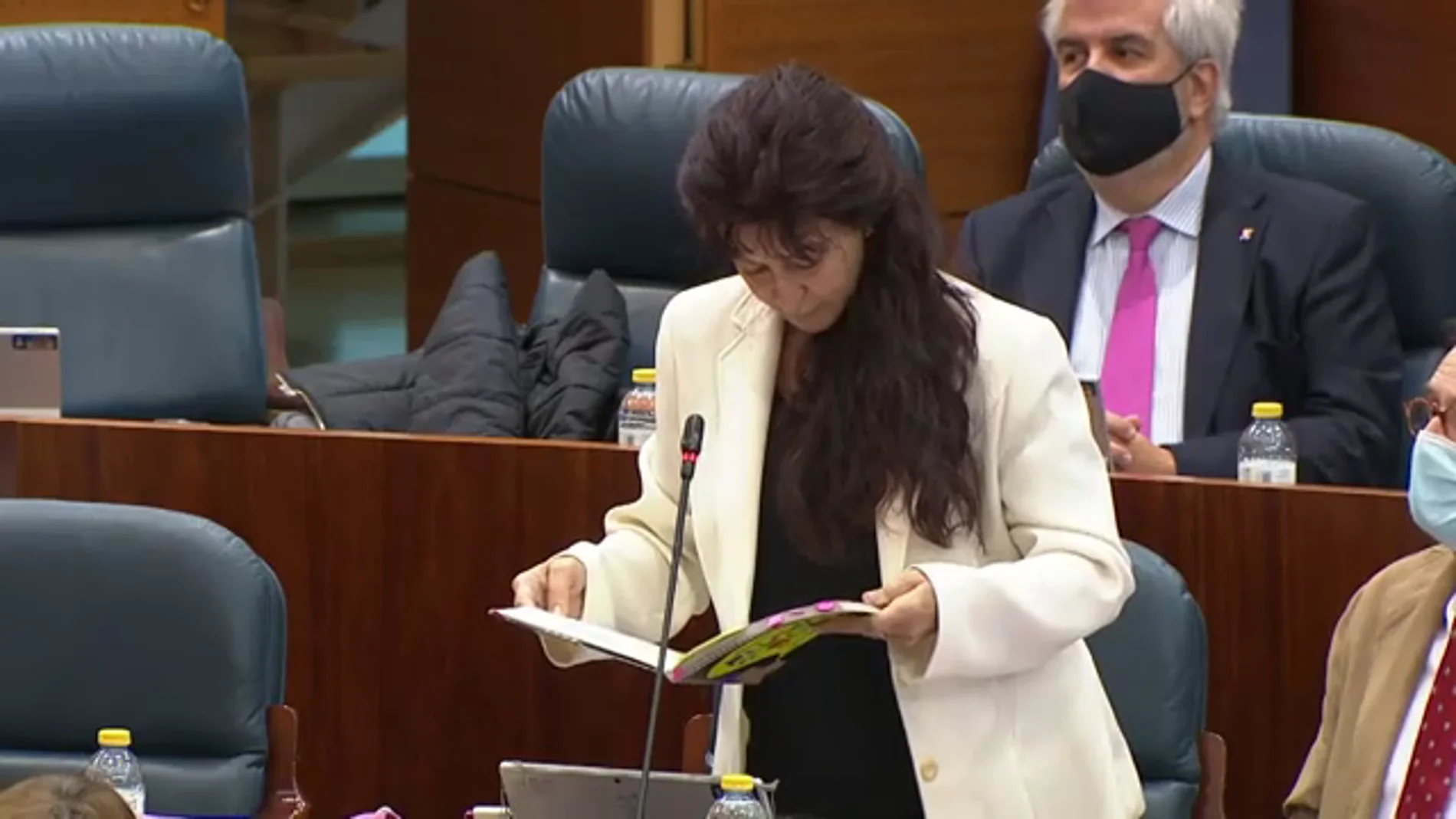 El vídeo de una diputada de Vox recitando una lista de sinónimos de clítoris en la Asamblea de Madrid