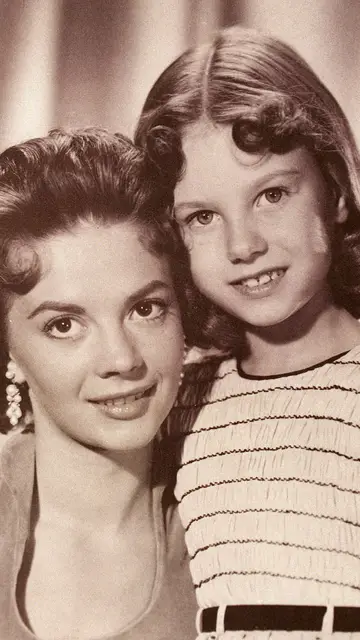 Natalie Wood y su hermana Lana Wood Natalie Wood y su hermana Lana Wood
