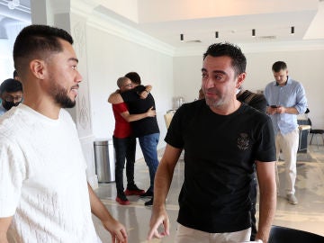 Xavi se despide de jugadores y personal del Al-Sadd entre lágrimas 