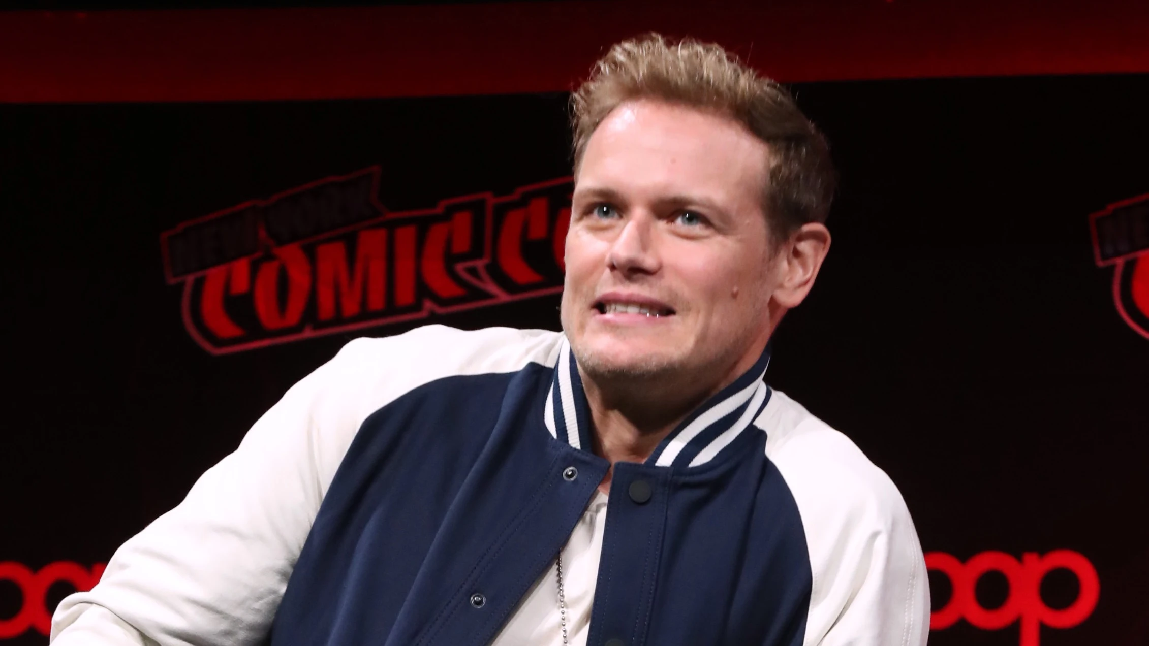 Sam Heughan en la Comic Con de Nueva York presentando la temporada 6 de 'Outlander' Sam Heughan en la Comic Con de Nueva York presentando la temporada 6 de 'Outlander'