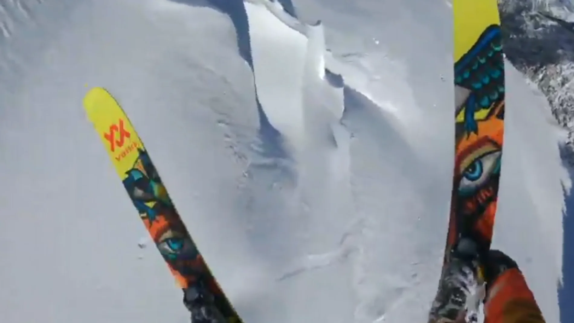 Markus Eder, el mejor esquiador del mundo, se juega la vida esquiando por un glaciar en los Alpes: "Podía haber una avalancha"