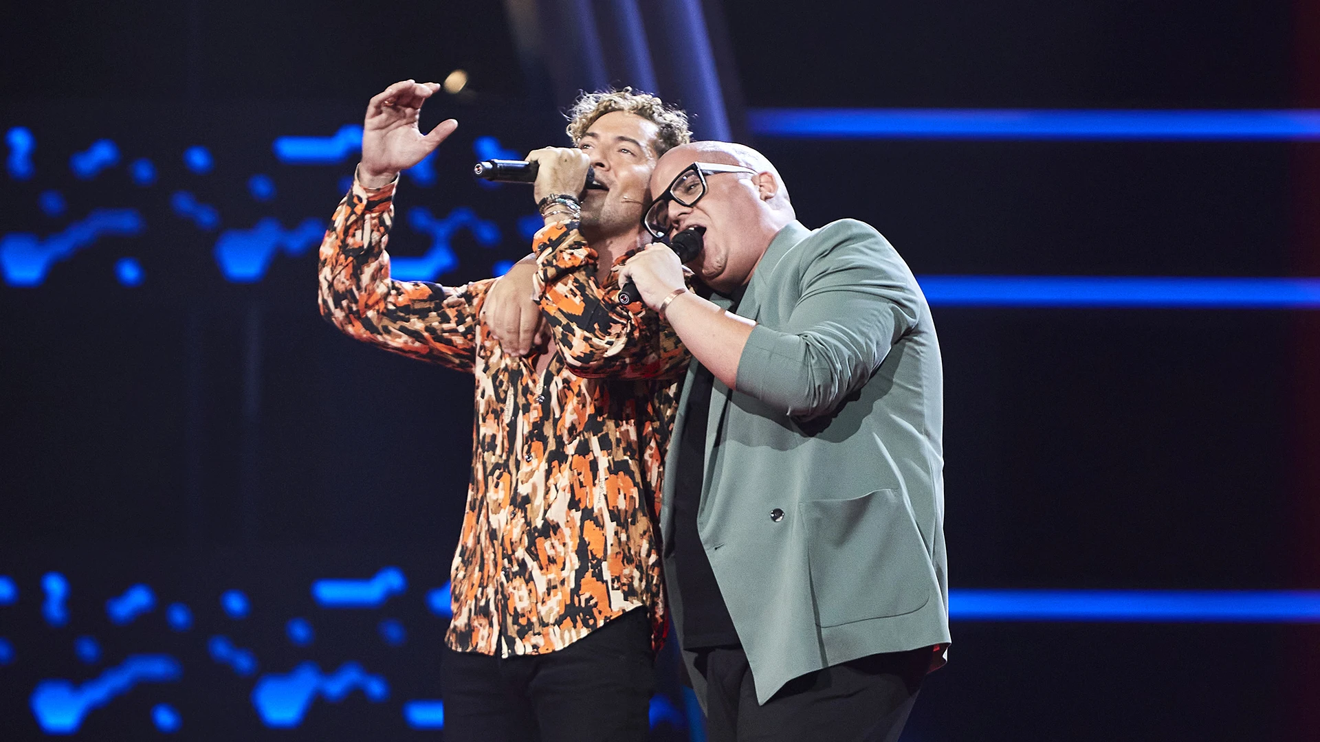 ¡Impresionante! David Bisbal y Besay Pérez, un dúo perfecto cantando ‘Abriré la puerta’ en ‘La Voz’ ¡Impresionante! David Bisbal y Besay Pérez, un dúo perfecto cantando ‘Abriré la puerta’ en ‘La Voz’