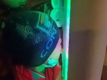 Los bomberos liberan a un niño al que se le había pegado la lengua a un poste congelado