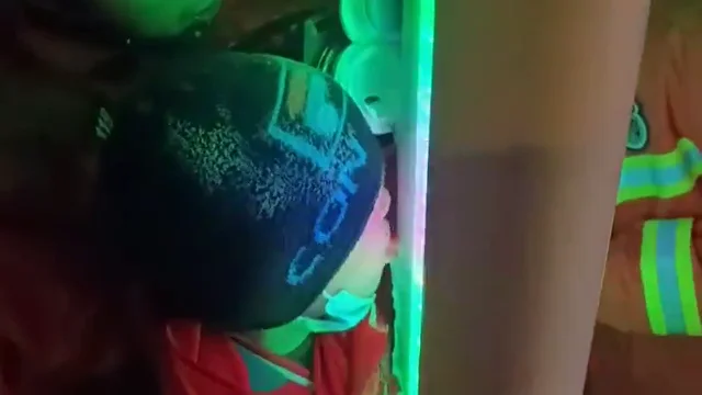 Los bomberos liberan a un ni&ntilde;o al que se le hab&iacute;a pegado la lengua a un poste congelado