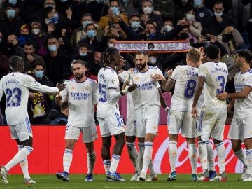 Los jugadores del Real Madrid celebran un gol