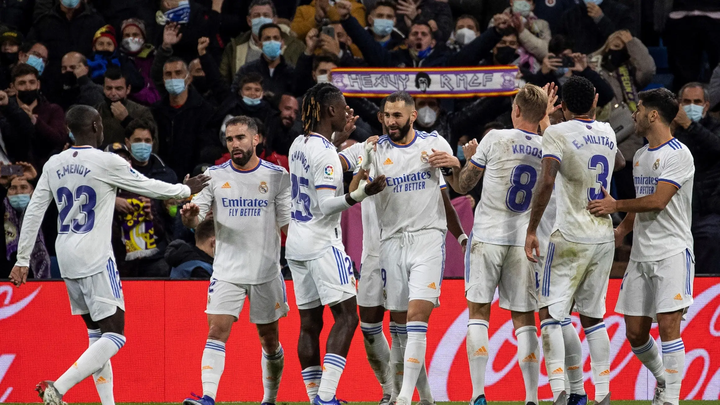 Los jugadores del Real Madrid celebran un gol Los jugadores del Real Madrid celebran un gol