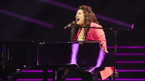 Laura Gómez canta ‘Entre sobras y sobras me faltas’ en los Asaltos de ‘La Voz’ Laura Gómez canta ‘Entre sobras y sobras me faltas’ en los Asaltos de ‘La Voz’