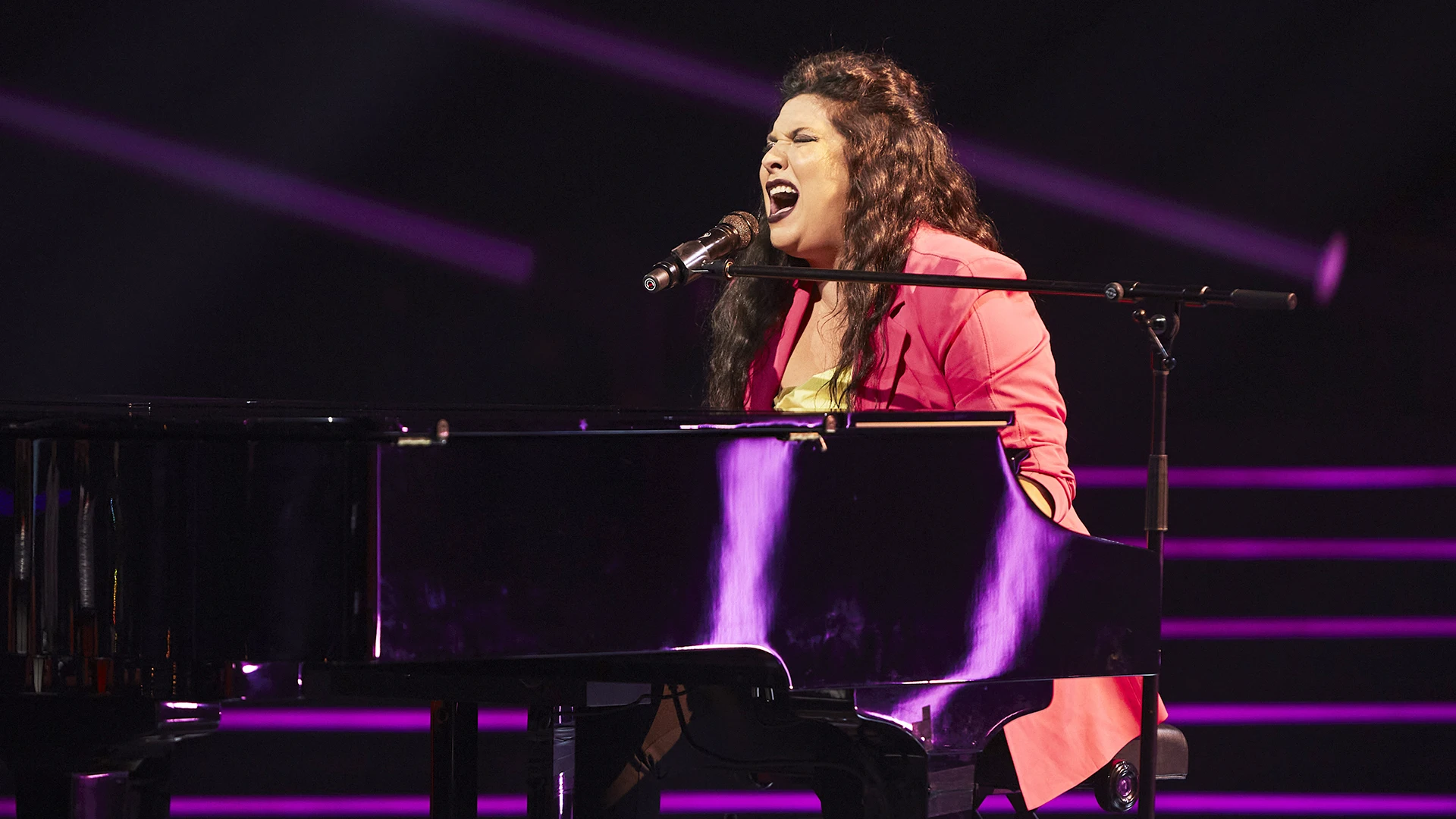 Laura Gómez canta ‘Entre sobras y sobras me faltas’ en los Asaltos de ‘La Voz’ Laura Gómez canta ‘Entre sobras y sobras me faltas’ en los Asaltos de ‘La Voz’