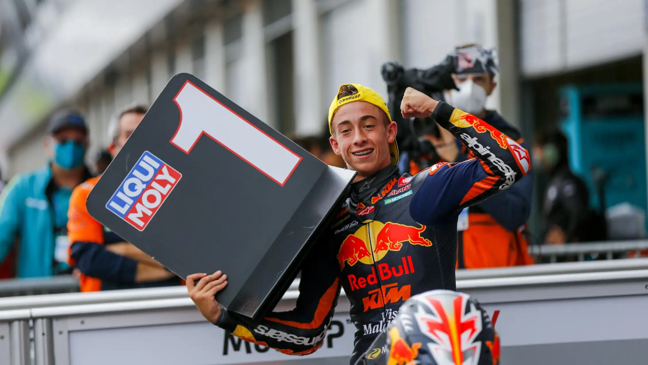 Pedro Acosta gana el mundial de Moto 3 y se convierte en el campeón español más joven de la historia Pedro Acosta gana el mundial de Moto 3 y se convierte en el campeón español más joven de la historia