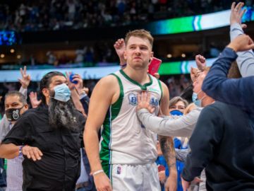 Luka Doncic alucina a la NBA con su último triple ganador a los Celtics en el último segundo