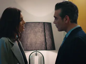Asya, a Volkan: “¿A qué se debe que estés tan nervioso?” Asya, a Volkan: “¿A qué se debe que estés tan nervioso?”