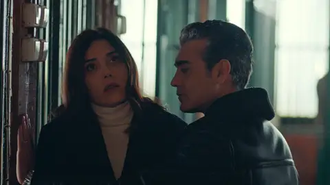 Volkan acorrala a Asya: “Quieres que te vea con ese hombre, ¿verdad?” Volkan acorrala a Asya: “Quieres que te vea con ese hombre, ¿verdad?”