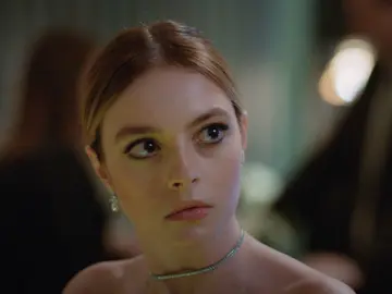 Esta noche, Derin descubre que fue Volkan quien invitó a Asya a su fiesta Esta noche, Derin descubre que fue Volkan quien invitó a Asya a su fiesta