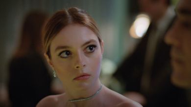 Esta noche, Derin descubre que fue Volkan quien invitó a Asya a su fiesta