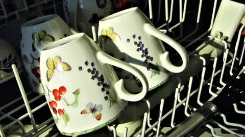 Aprende a limpiar correctamente tu lavavajillas para tener siempre una vajilla impecable Aprende a limpiar correctamente tu lavavajillas para tener siempre una vajilla impecable