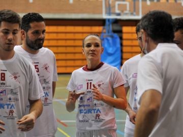 Mireia Rodríguez, la primera mujer en jugar en el balonmano masculino español