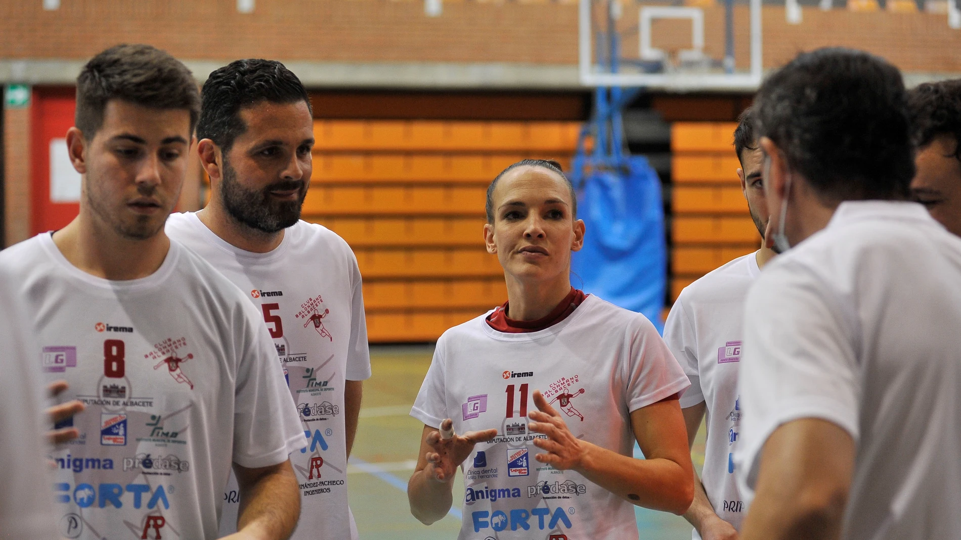 Mireia Rodríguez, la primera mujer en jugar en el balonmano masculino español