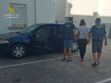 La Guardia Civil detiene a dos personas por estafar manipulando pólizas en Alicante