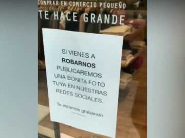 Una tienda de ropa de San Sebastián se harta de los hurtos: "si vienes a robarnos publicaremos en redes sociales tu foto" 