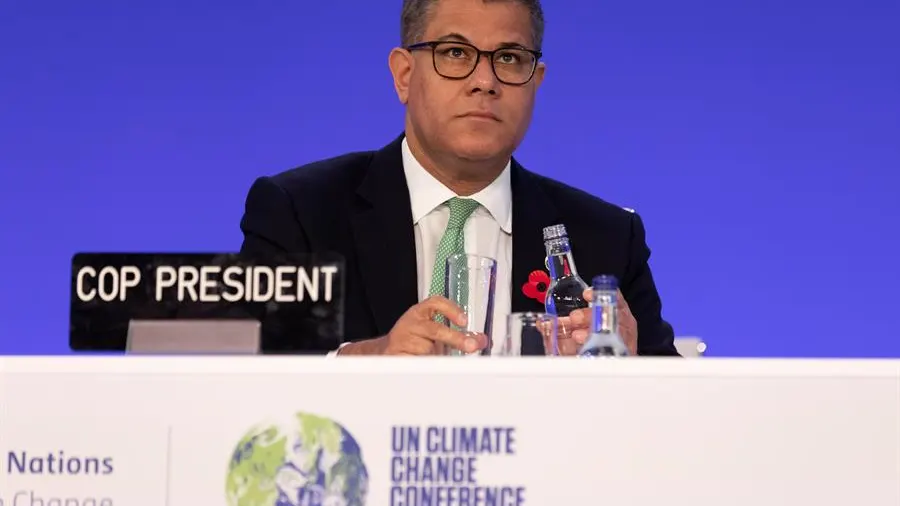 Alok Sharma, presiden de la COP26, rompe a llorar por la suavizaci&oacute;n de las ambiciones en el acuerdo del clima