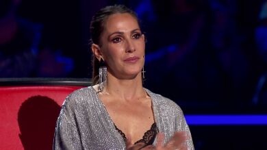 Malú, rota de emoción, llora durante el dúo de Miguel Moreno y Pablo Alborán