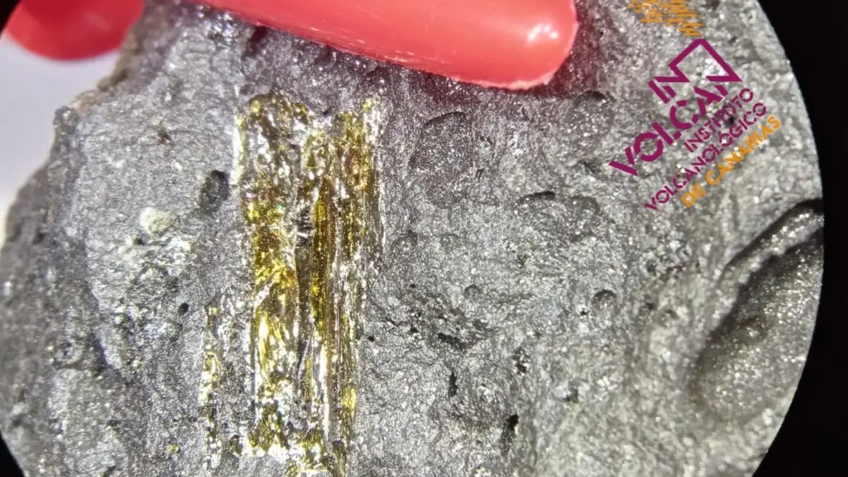 Cristal de olivino, la joya que expulsa el volc&aacute;n de La Palma
