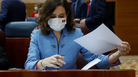 Isabel Díaz Ayuso carga contra el encuentro de lideresas: "Nos proponen vivir secuestradas o bajo un burka" Isabel Díaz Ayuso carga contra el encuentro de lideresas: "Nos proponen vivir secuestradas o bajo un burka"