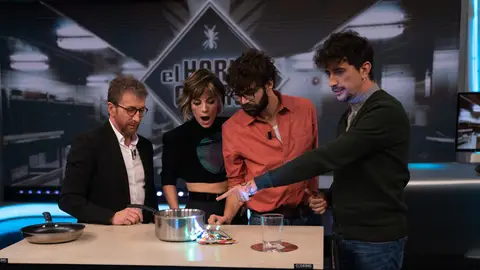 Marron pone a prueba la cocina invisible de 'Cooking Surface' Marron pone a prueba la cocina invisible de 'Cooking Surface'