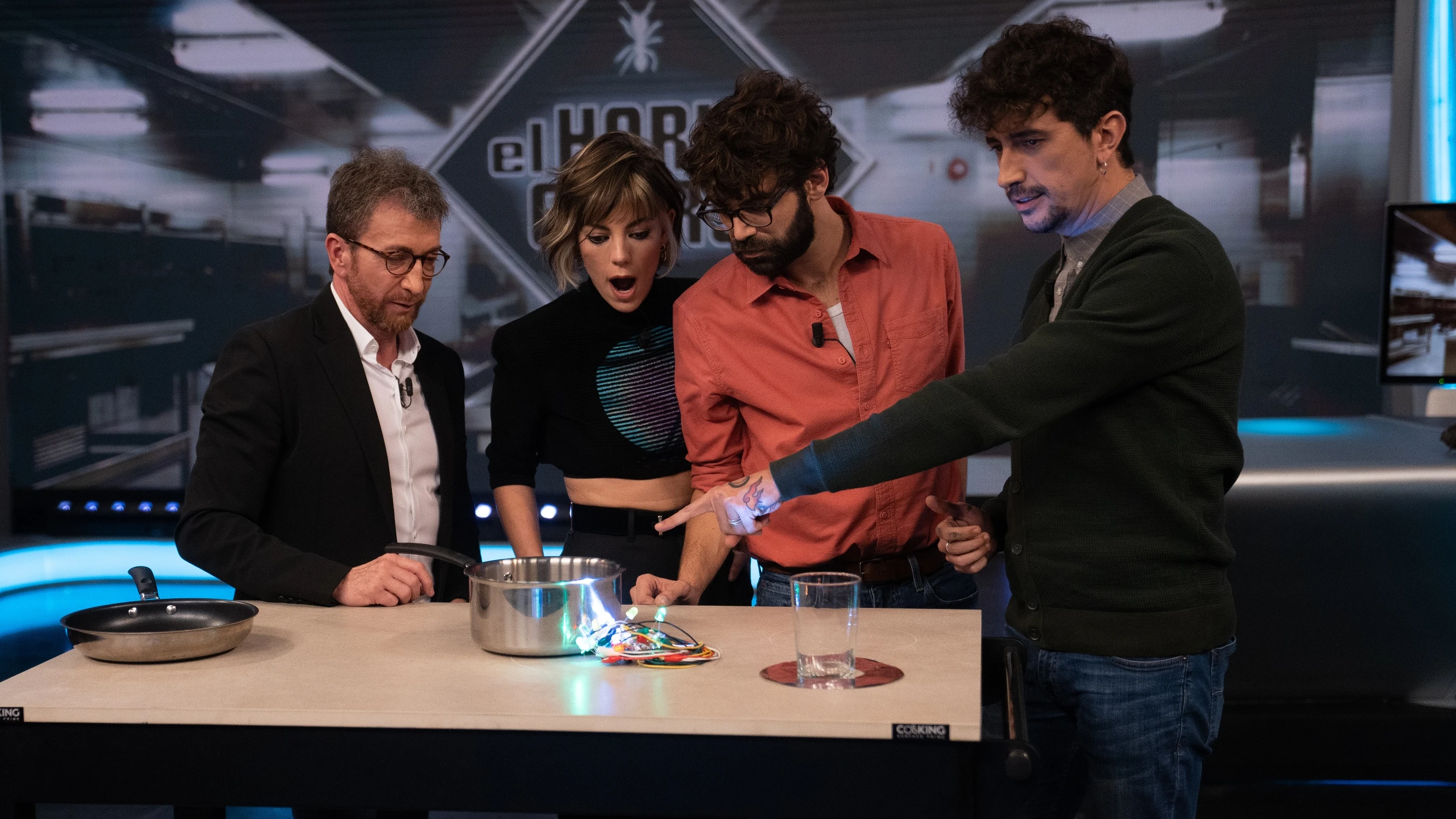 Marron pone a prueba la cocina invisible de 'Cooking Surface'