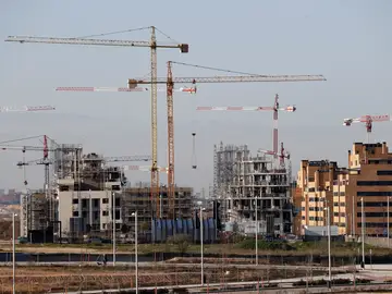 La compraventa de viviendas crece un 40,6% y la cifra total vuelve a los máximos de 2008 La compraventa de viviendas crece un 40,6% y la cifra total vuelve a los máximos de 2008