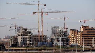 La compraventa de viviendas crece un 40,6% y la cifra total vuelve a los máximos de 2008