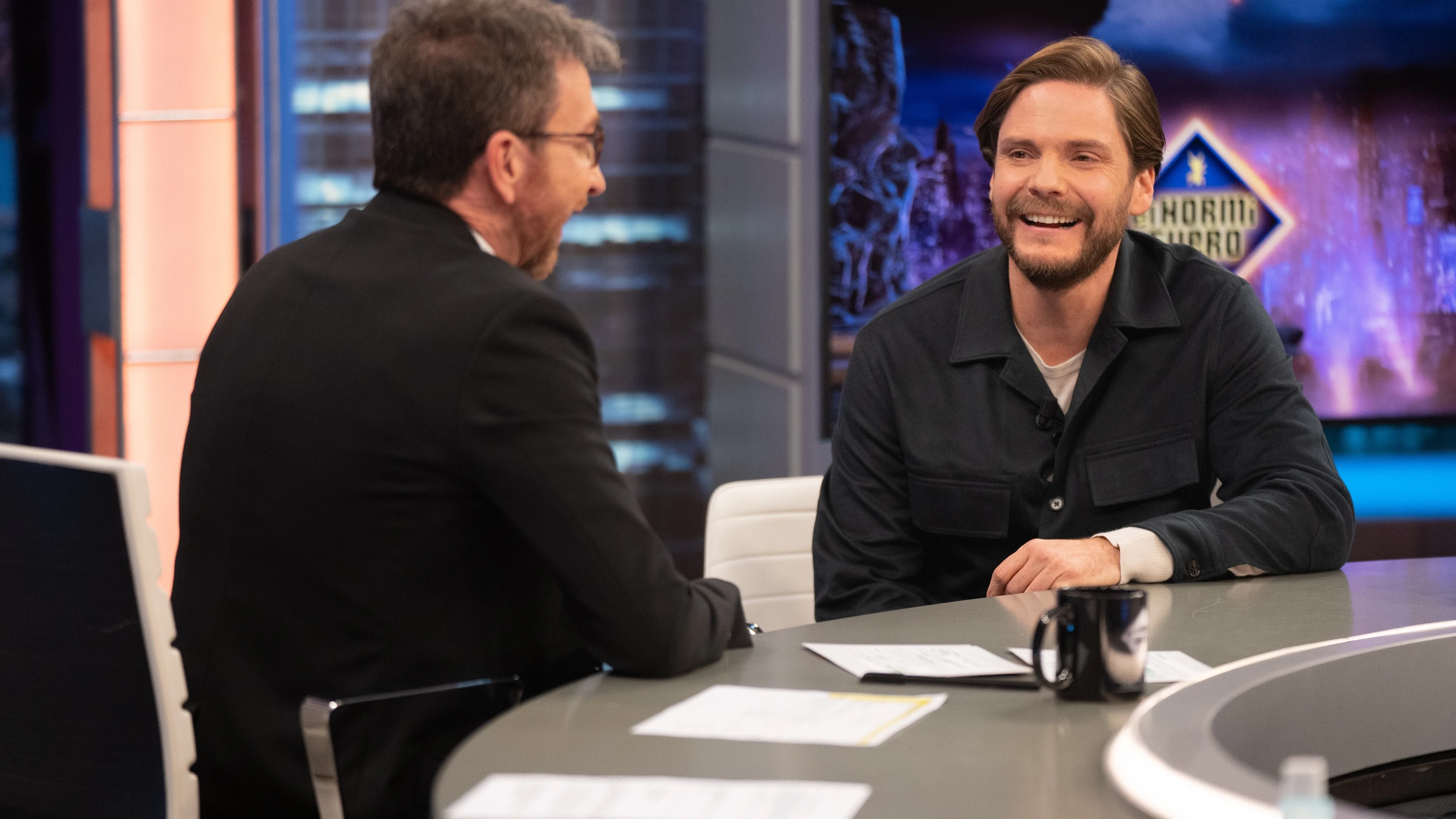 Daniel Brühl cuenta cómo ha sido debutar como director: "Quería pretender que soy el amo y el capitán" Daniel Brühl cuenta cómo ha sido debutar como director: "Quería pretender que soy el amo y el capitán"