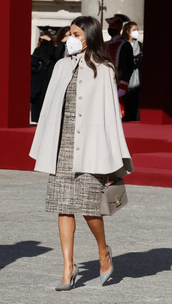 La reina Letizia recupera su vestido de 'tweed' de 2017 