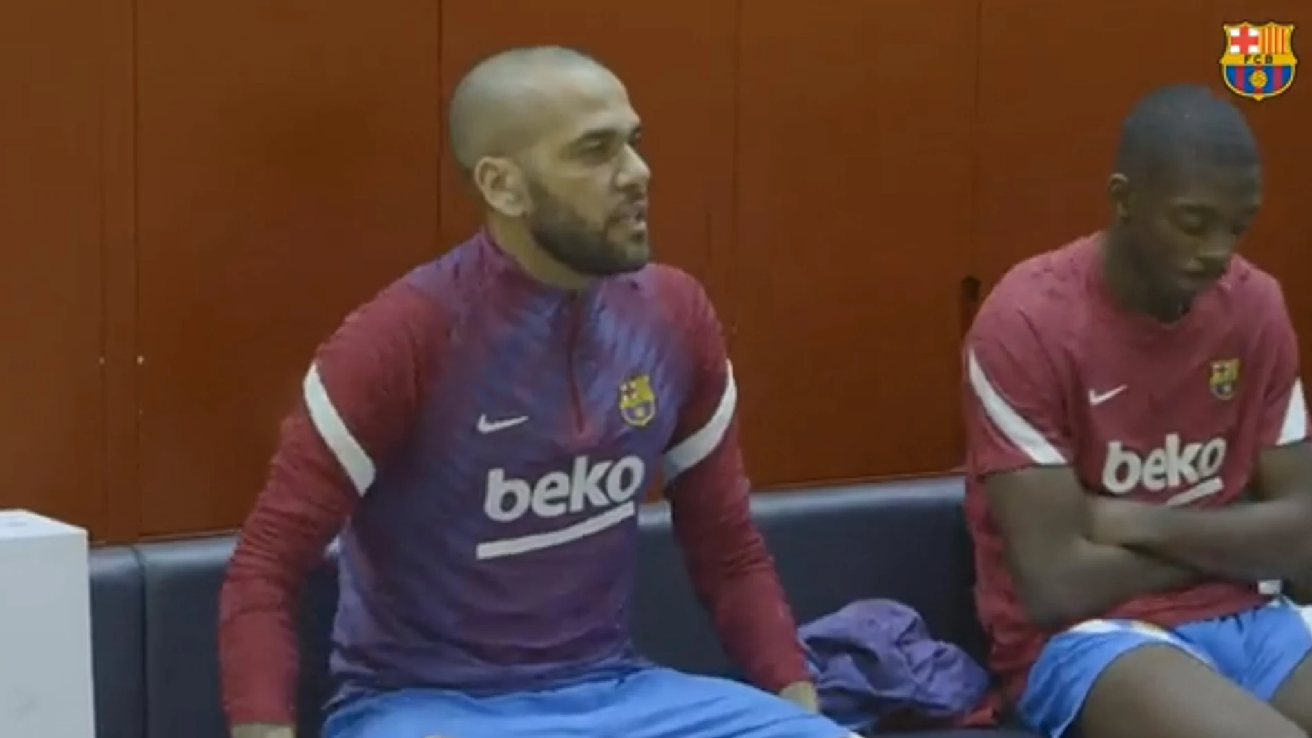 El viral discurso de Dani Alves a sus compañeros en el vestuario del Barcelona: &quot;Fuera no hay nada mejor&quot;