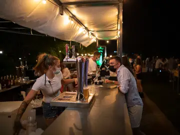 País Vasco y Navarra planean imponer el pasaporte covid en la hostelería para reducir los casos País Vasco y Navarra planean imponer el pasaporte covid en la hostelería para reducir los casos