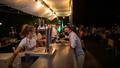 País Vasco y Navarra planean imponer el pasaporte covid en la hostelería para reducir los casos País Vasco y Navarra planean imponer el pasaporte covid en la hostelería para reducir los casos