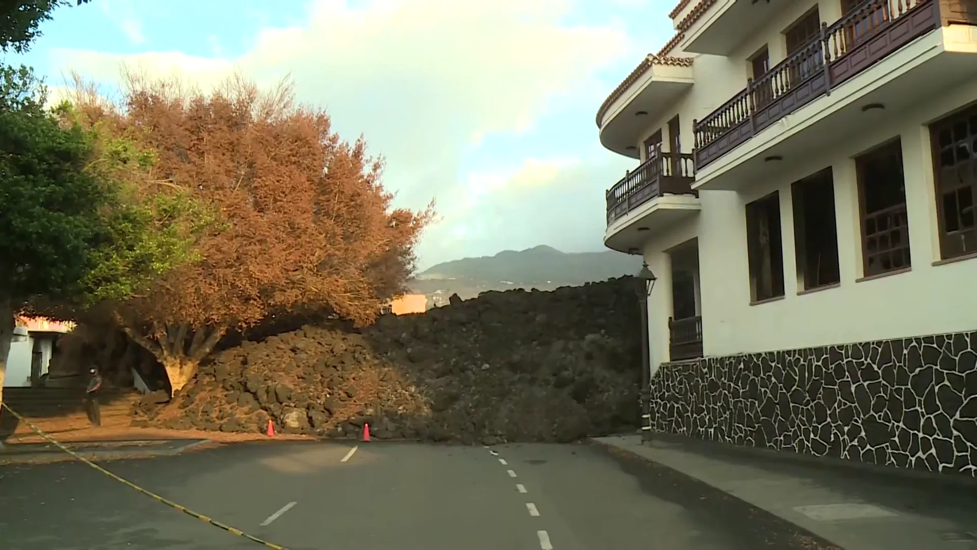 Antena 3 Noticias accede a la zona de exclusión del volcán de La Palma