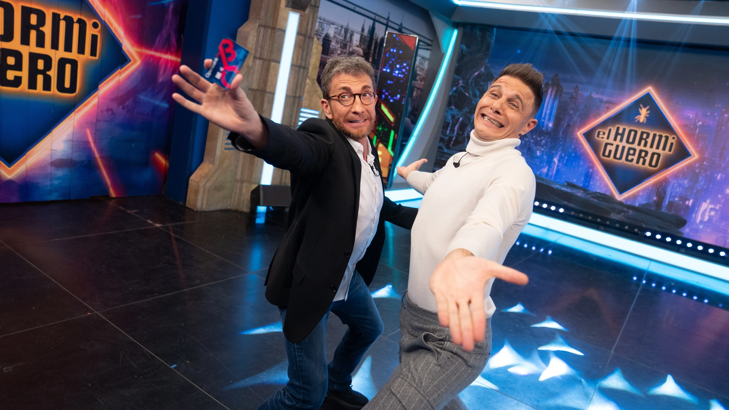"&iexcl;Esto es una primicia!": Las primeras im&aacute;genes de 'Joaqu&iacute;n, el novato', su debut como presentador