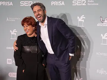 Roberto Leal y su madre en los Premios Ondas 2021 Roberto Leal y su madre en los Premios Ondas 2021
