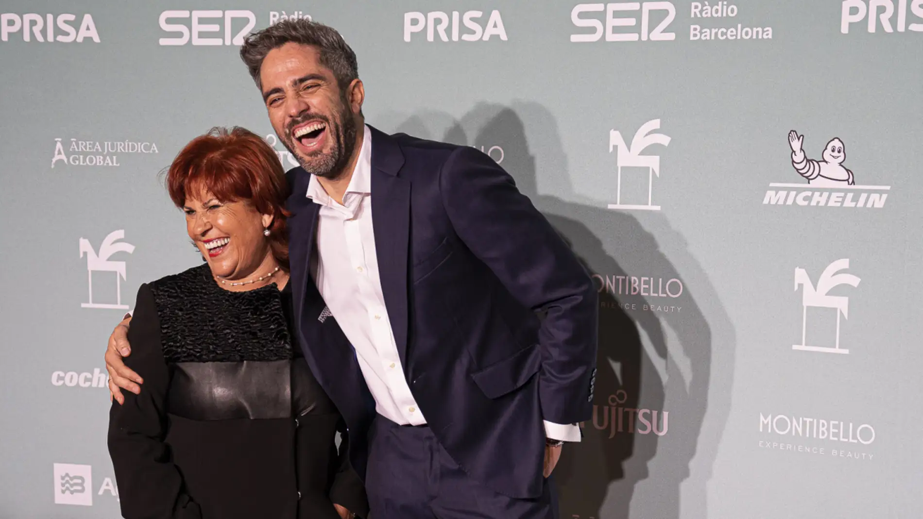 Roberto Leal y su madre en los Premios Ondas 2021