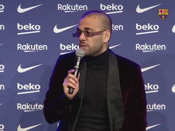 VÍDEO: Así ha sido la presentación de Dani Alves en su regreso al Barcelona