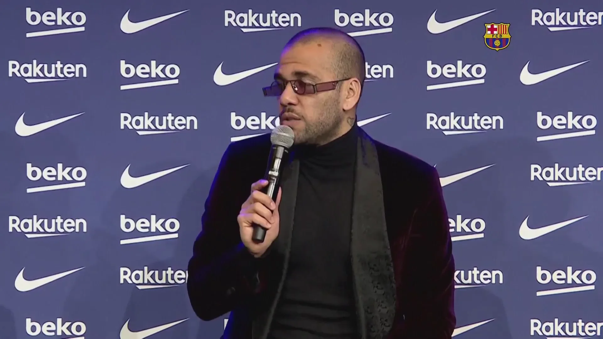 VÍDEO: Así ha sido la presentación de Dani Alves en su regreso al Barcelona VÍDEO: Así ha sido la presentación de Dani Alves en su regreso al Barcelona