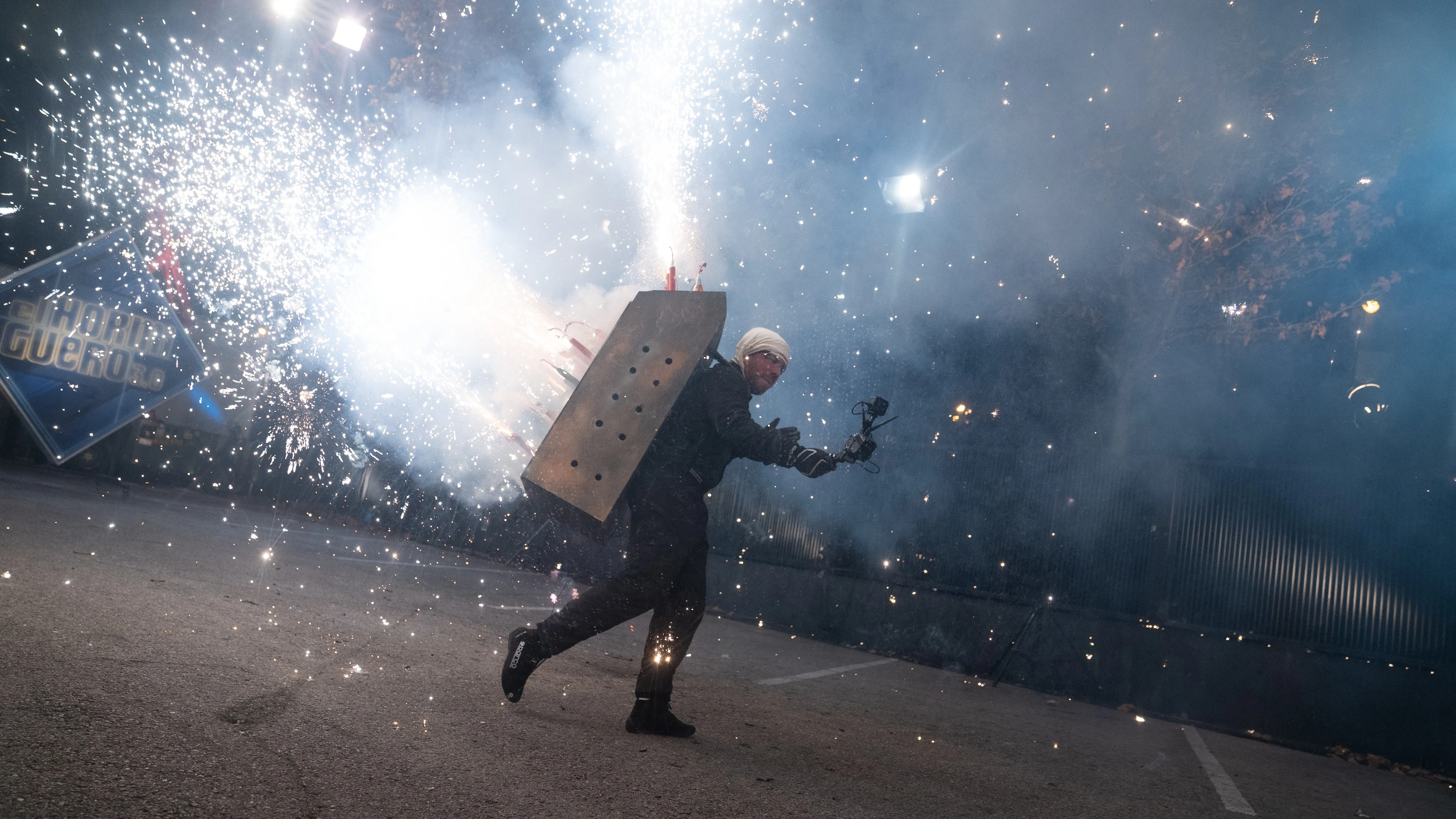 Marron sorprende con una "aut&eacute;ntica locura": &iexcl;una mochila de fuegos artificiales!
