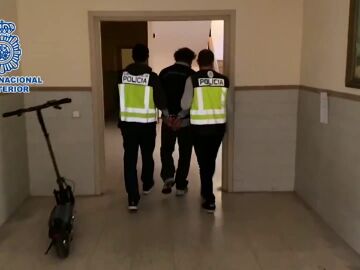 Un agente de policía fuera de servicio evita un abuso sexual a una joven en Vallecas